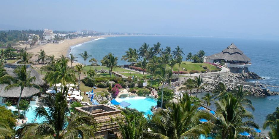 Manzanillo: es uno de los destinos de playa más bellos del país. Visita la Bahía de Manzanillo y la de Santiago y el malecón.