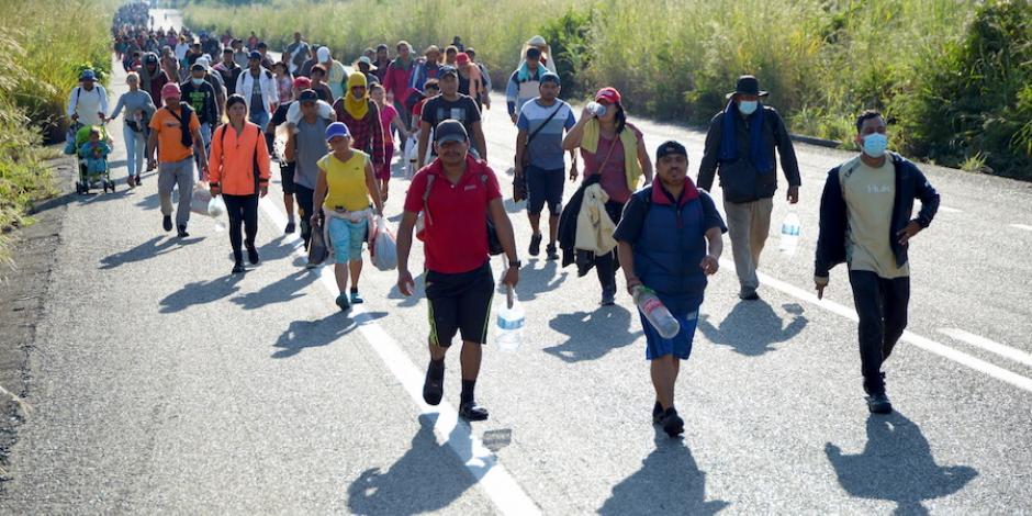 Migrantes continuaron su camino por Santo Domingo, Oaxaca, ayer.