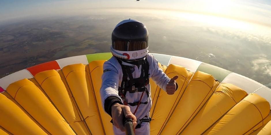 A más de 3 mil metros de altura, hombre se toma una arriesgada selfie