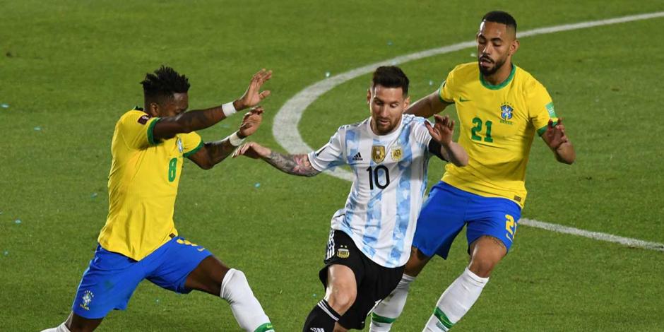 Argentina se mide a Brasil en las Eliminatorias Mundialistas de la Conmebol.