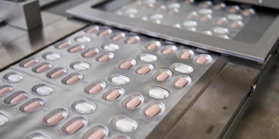 Pfizer firmó un trato con un grupo respaldado por Naciones Unidas que permite que los fabricantes de medicamentos genéricos produzcan versiones de bajo costo de su pastilla contra COVID-19 para ciertos países.