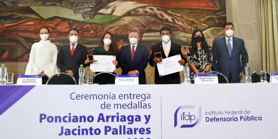 Arturo Zaldívar participó en la ceremonia de entrega de medallas Ponciano Arriaga y Jacinto Pallares.