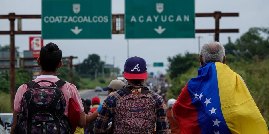 Integrantes de la caravana migrante avanzaron con dirección a Acayucan, Veracruz.