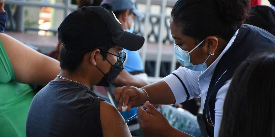 Eduardo Clark García señaló que hay 380 mil 808 personas de 15 a 17 años en la capital del país, y que se tiene la capacidad para atenderlos y vacunarlos contra COVID-19.