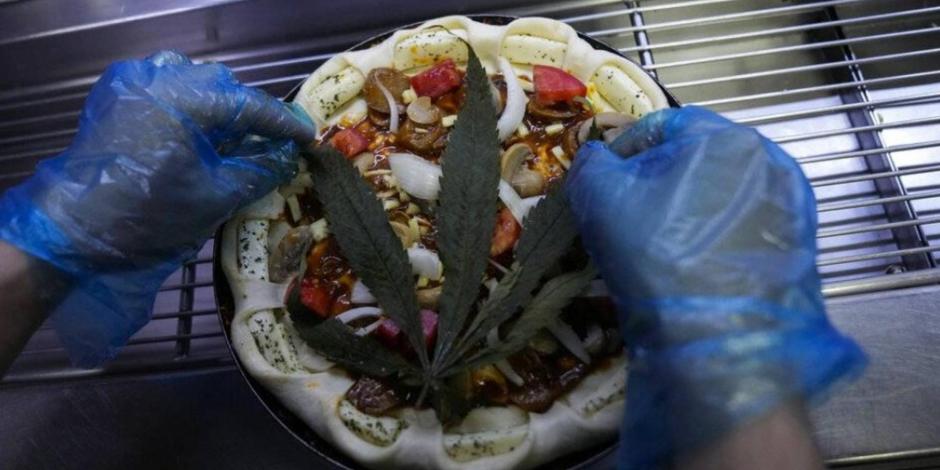Explican el efecto de la pizza con una hoja de marihuana