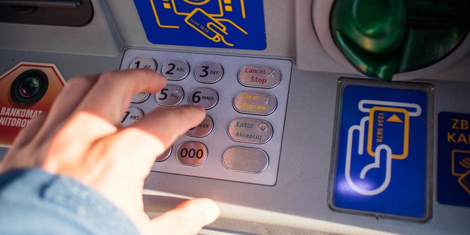 Las autoridades compartieron recomendaciones a los usuarios de cajeros automáticos para evitar ser víctimas de este delito.