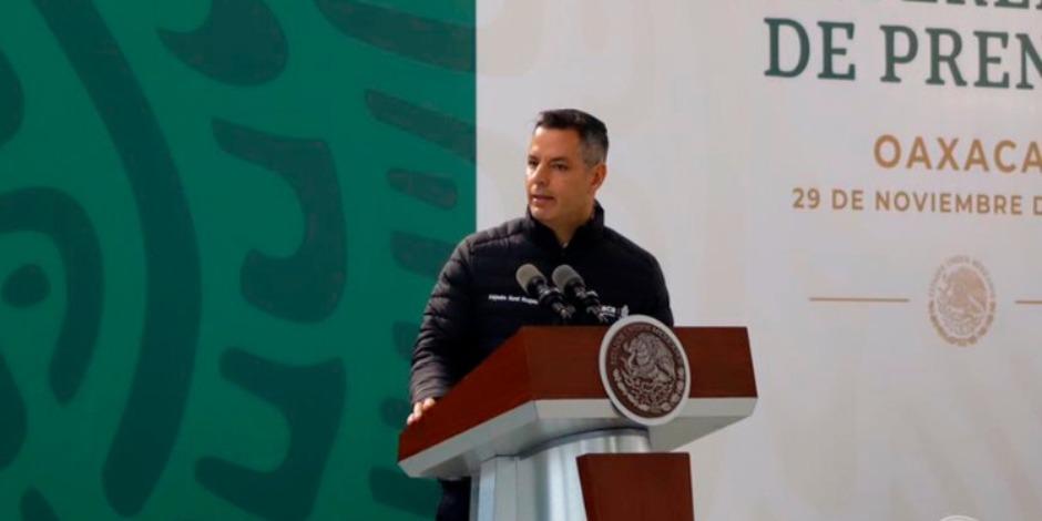 “Siempre la visita de un Presidente trae felicidad, pero hoy trae resultados a una región", señaló el gobernador de Oaxaca, Alejandro Murat Hinojosa.