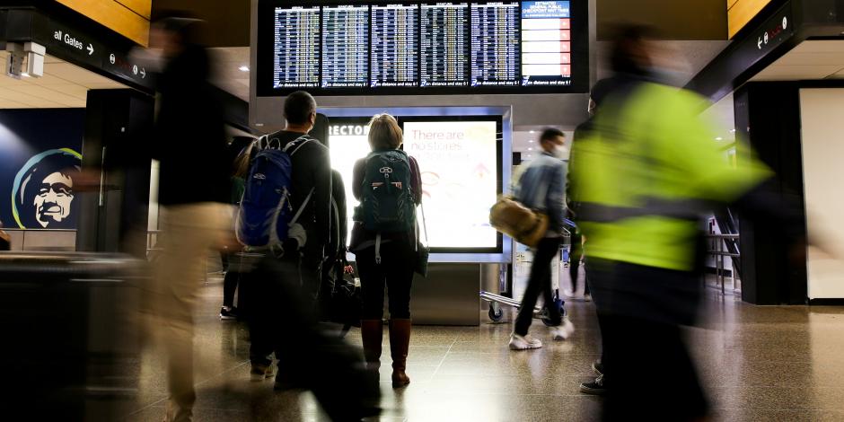 Aerolíneas mundiales cancelan vuelos en Nochebuena por Ómicron.