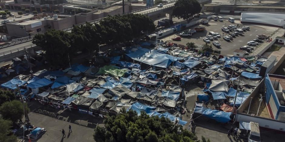 Vista general del campamento migrante improvisado en El Chaparral, Tijuana, ayer.