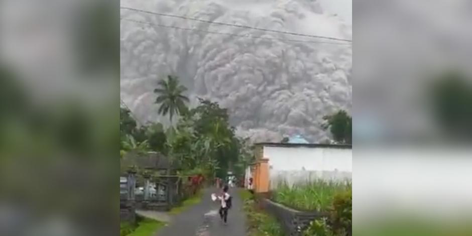 Habitantes de Java huyeron de la columna de ceniza que provocó el volcán Semeru