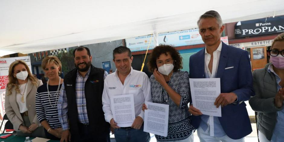 Giovani Gutiérrez estuvo acompañado de distintos funcionarios, entre ellos, el director general de Gobierno y Asuntos Jurídicos, Obdulio Ávila