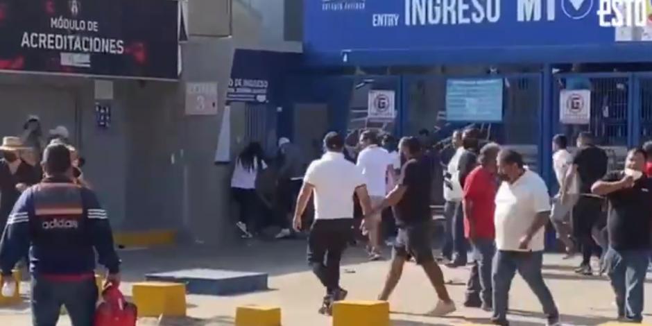 Se registra pelea y balacera en el Estadio Jalisco