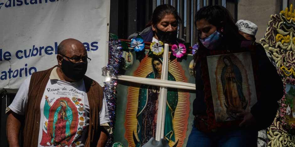 Peregrinos de diferentes estados del país continúan llegando esta noche a la Basílica de Guadalupe