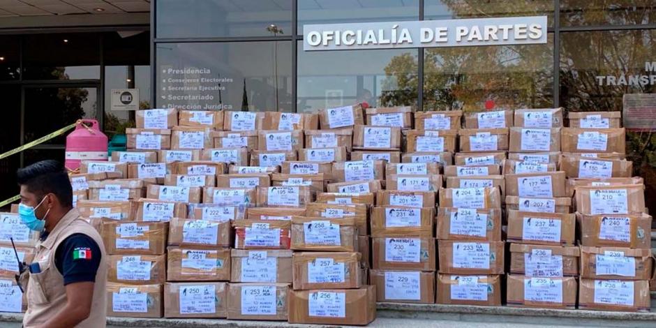 La firmas fueron entregadas al INE a través de 258 cajas