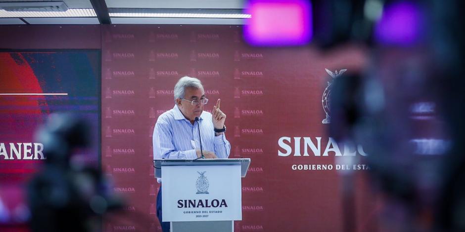 El gobernador de Sinaloa, Rubén Rocha Moya, en conferencia de prensa.
