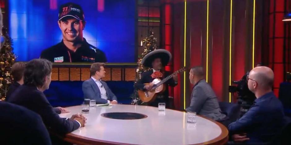 Un programa de televisión de los Países Bajos llevó serenata con mariachi dedicada a Sergio Pérez.