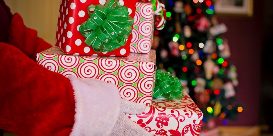Toma nota de estas ideas de regalos navideños unisex enfocados en los dispositivos tecnológicos