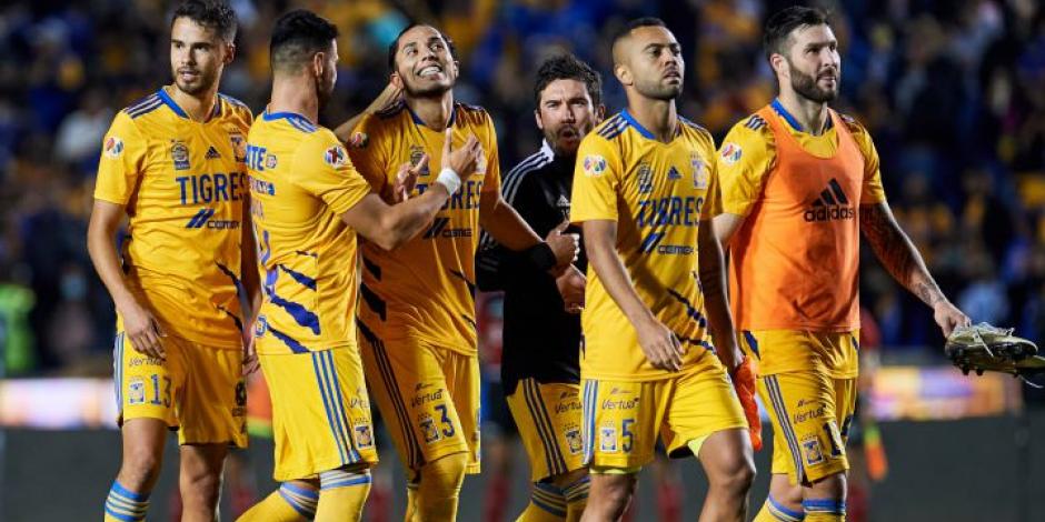 Jugadores de Tigres celebran una anotación en la Liguilla del Torneo Grita México Apertura 2021.