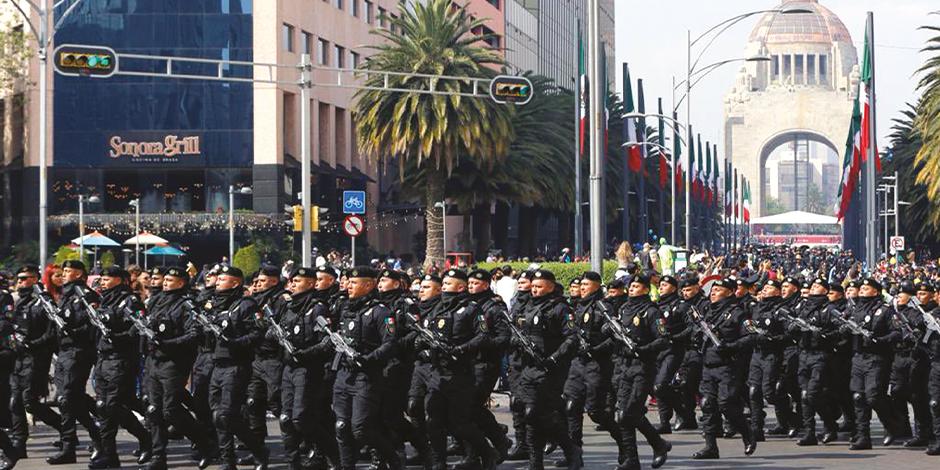 La policía muestra fuerza y  capacidades en nuevo desfile