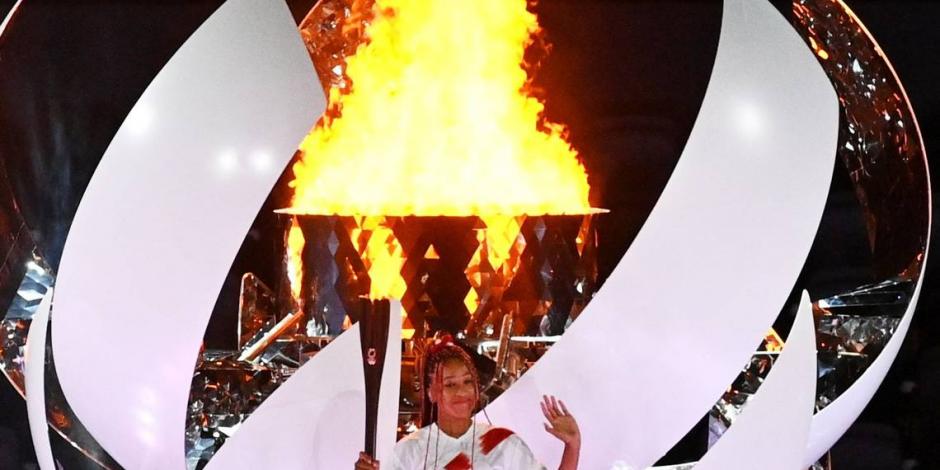 Naomi Osaka fue la encargada de prender el pebetero olímpico.