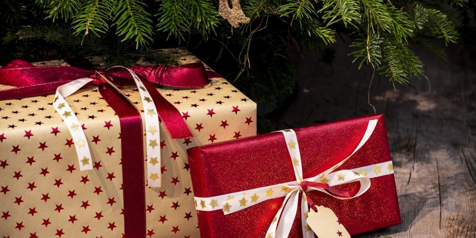 Quienes son más anciosos realizan la entrega de regalos desde la Nochebuena, pero ¿cuál es la hora oficial para abrir los regalos de Navidad?