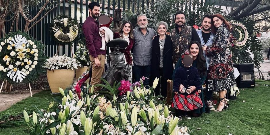 Familia de Vicente Fernández celebra su primera Navidad sin el charro