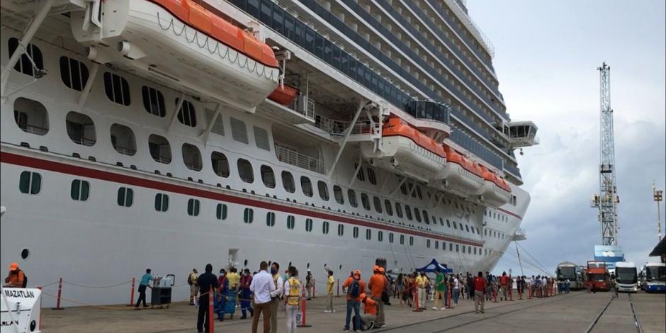 Este miércoles arribó a Mazatlán el crucero Koningsdam, con más de mil 300 pasajeros a bordo.