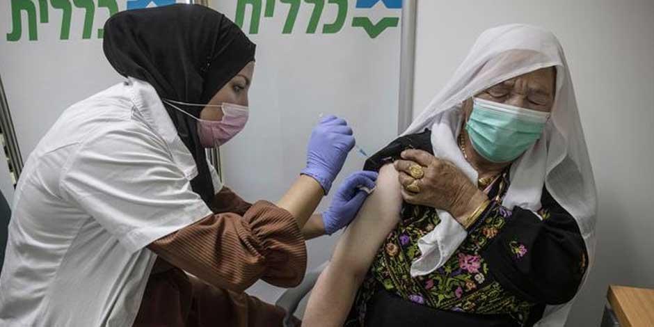 En Israel, nación destacada por su avance en materia de vacunación, se realizan ensayos para una cuarta dosis contra COVID-19