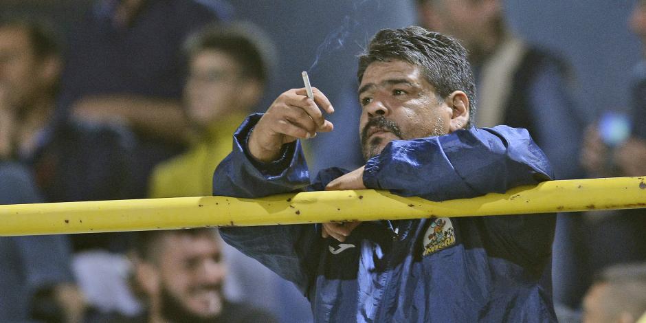 Hugo Maradona observa en las gradas un partido en Italia en octubre de 2016.