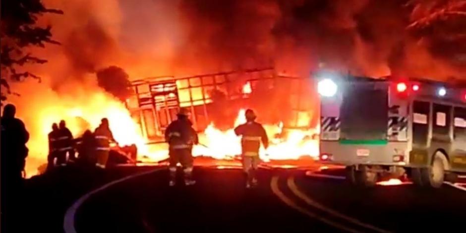Los dos tráileres se incendiaron después de que impactaron de frente en Tapachula, Chiapas.
