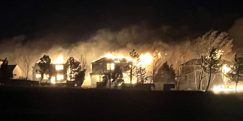 Cientos de casas fueron consumidas por un incendio forestal en Denver, Colorado.