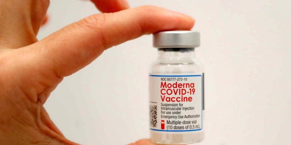 Vacuna Moderna contra COVID-19; la farmacéutica inicia pruebas de dosis de refuerzo para Ómicron.