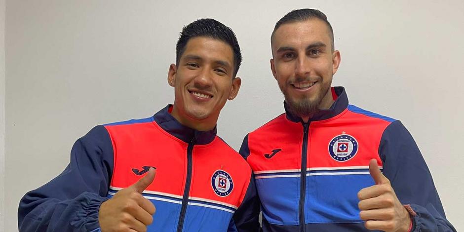 Uriel Antuna y Alejandro Mayorga, dos de los refuerzos del Cruz Azul para el Clausura 2022.