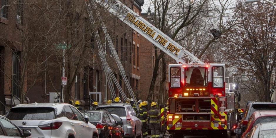 Derivado de la magnitud del fuego, el incendio en la casa localizada en Filadelfia tardó cerca de una hora en ser controlado