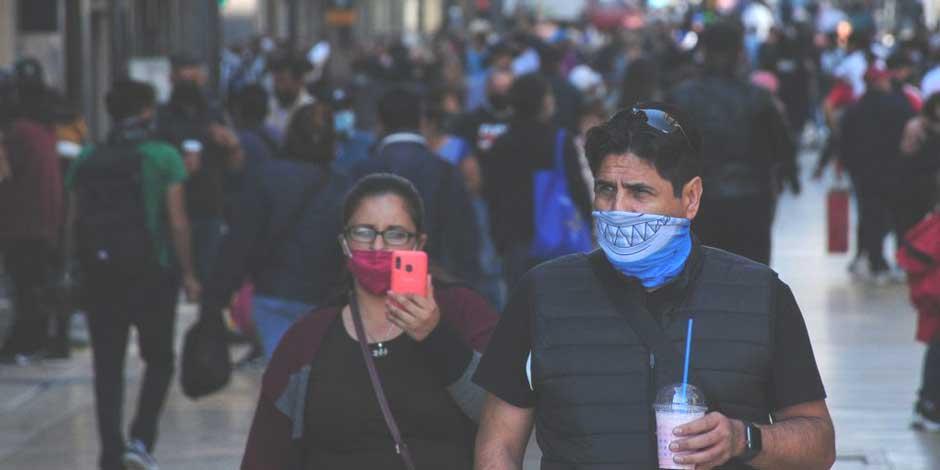 Miles de personas transitan por el Centro Histórico pese al alza de contagios por COVID-19