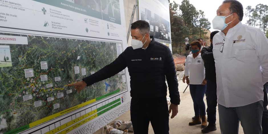El gobernador de Oaxaca, Alejandro Murat, supervisó la construcción de autopistas a las regiones Costa e Istmo