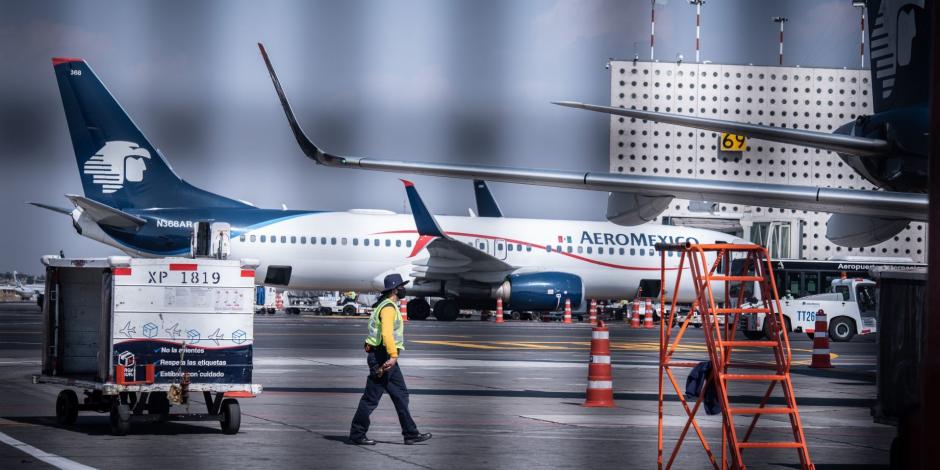 Aeroméxico incrementó a, por lo menos, 329 el número de vuelos cancelados y modificó 9.3% de sus vuelos en 24 horas.
