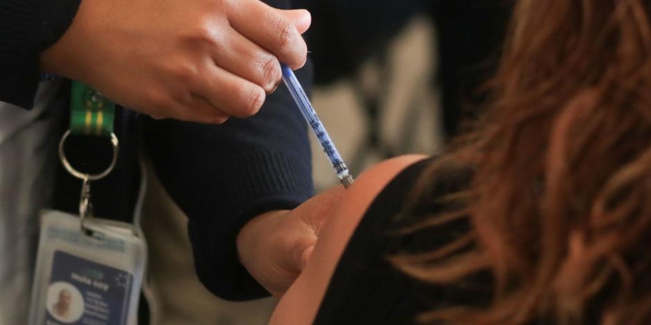 La vacunación del personal educativo comenzó esta semana en distintas partes del país.