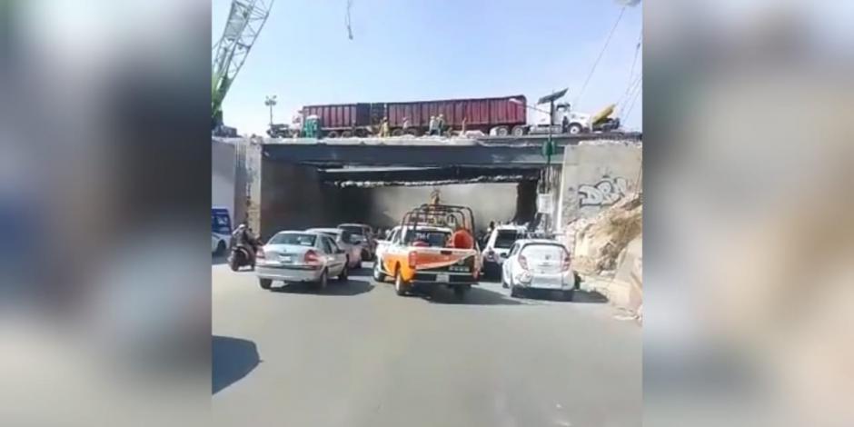 En redes sociales, un automovilista advirtió el colapso parcial de un puente en la México-Pachuca