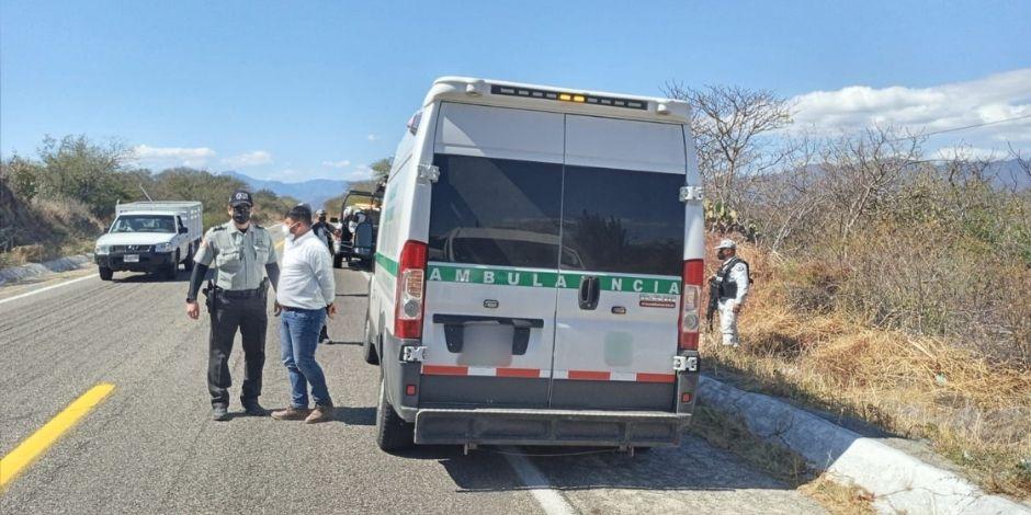 El INM rescató a 28 migrantes nicaragüenses, quienes estaban hacinados en una ambulancia pirata que partió de Oaxaca.