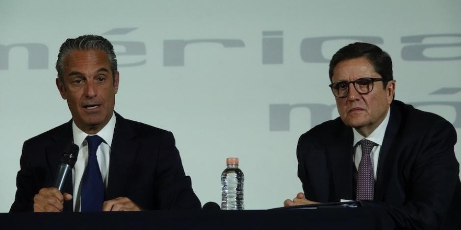 Carlos Slim Domit y Oscar Von Hauske Solís, ayer en conferencia de prensa.