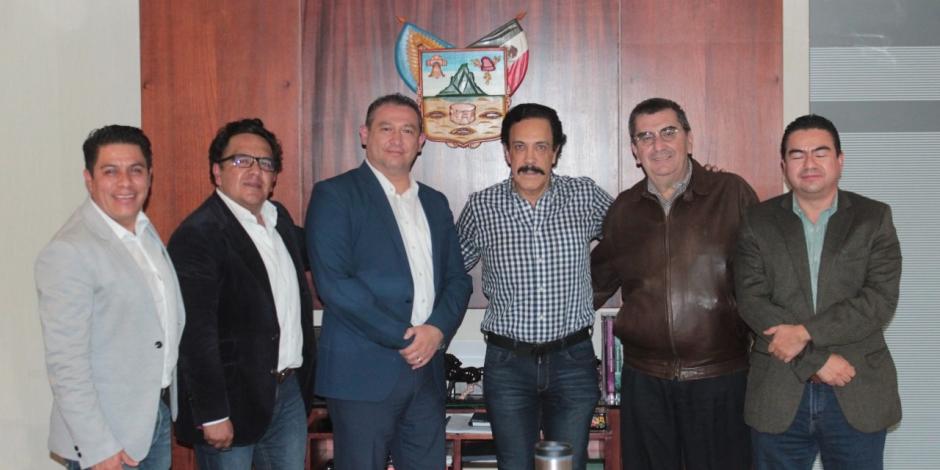 Luis Velasco Velázquez se reunió con el gobernador Omar Fayad y otros funcionaros para intercambiar puntos de vista sobre las acciones que en materia de diplomacia científica impulsa el mandatario hidalguense.