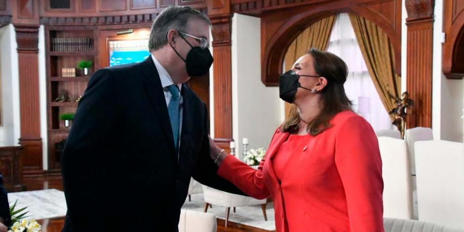 El canciller Marcelo Ebrard con la presidenta de Honduras, Xiomara Castro