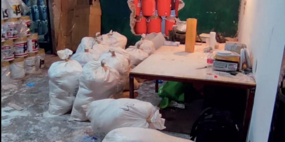 Autoridades realizaron el aseguramiento de un inmueble y de más de 5 mil kilos de metanfetaminas en Culiacán, Sinaloa.