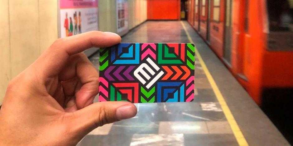 La tarjeta de Movilidad Integrada permite viajar en servicios como el Metro, Metrobús y Tren Ligero