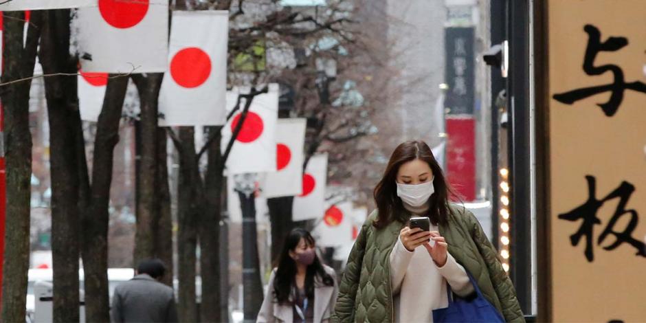 Debido al alza de casos positivos, las autoridades de Japón establecieron medidas de control de la infección en la mayoría de las regiones del país, con la finalidad de frenar el virus