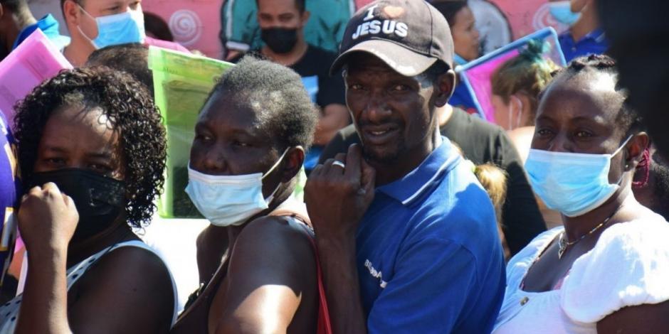 Alrededor de tres mil migrantes que buscaban documentación para transitar se concentraron en las oficinas de Regularización Migratoria en Tapachula, Chiapas, el pasado 3 de febrero.