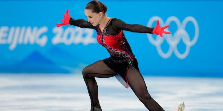 Kamila Valieva tras completar su salto cuádruple en los Juegos Olímpicos de Invierno Beijing 2022.