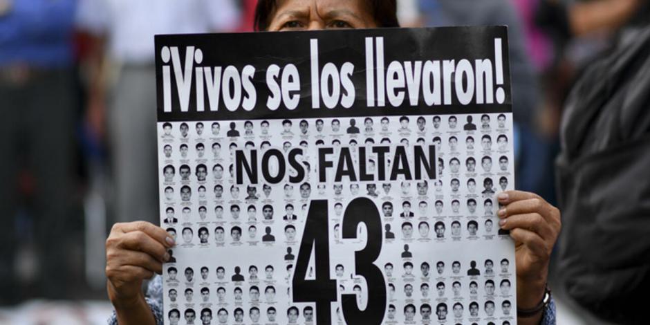 Marcha para exigir justicia por la desaparición de 43 estudiantes de Ayotzinapa.