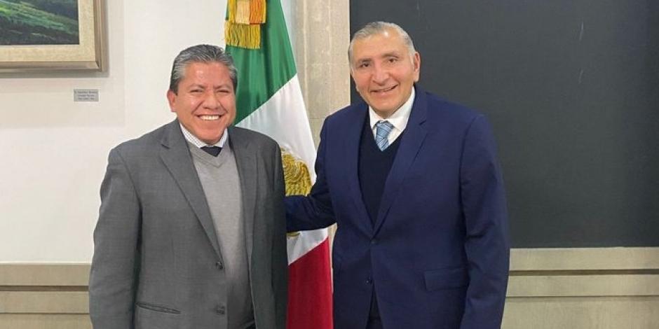 El gobernador de Zacatecas, David Monreal (izquierda) se reunió con el titular de la Segob, Adán Augusto López (derecha), este viernes.